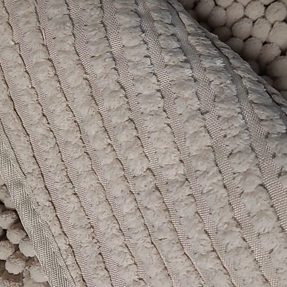 Bath Rug Set - Picture 5 of 6